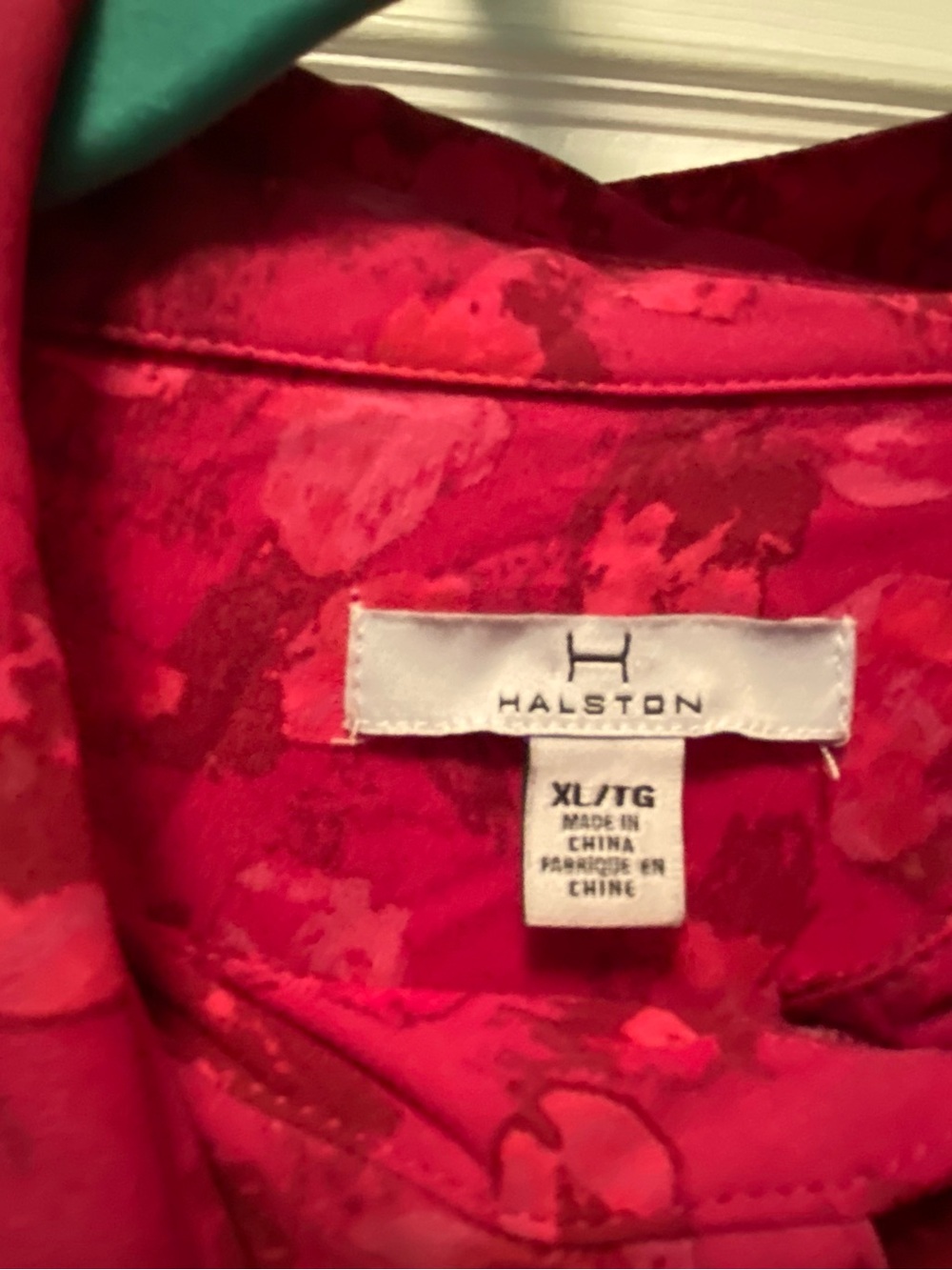 Halston Women’s Pink Abstract Floral Button Down Blouse Asymmetrical Hem XL - Picture 3 of 15